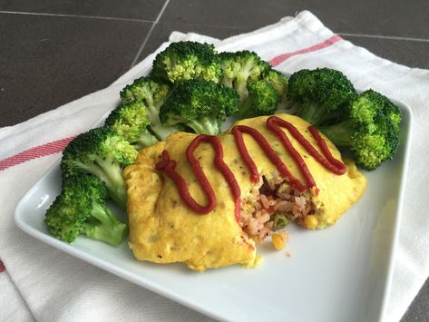 Korean Vegan food: omurice! Rice Omelette, Japanese Fried Rice, Korean Vegan, Aip Diet, Vegan Food, Japanese Food, Fried Rice, Oil Free, Easy Dinner