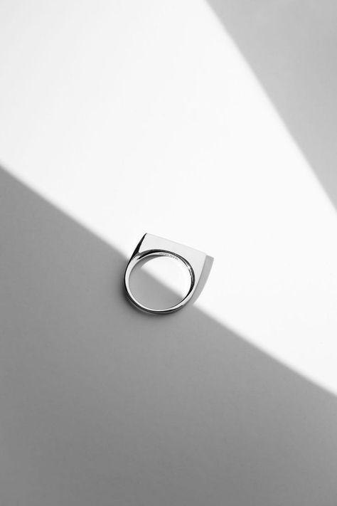 Rings Shoot, Minimalist Products, Minimalist Jewelry Silver, Jewellery Photography Inspiration, Jewelry Product Shots, Creative Jewelry Photography, Jewellery Photography, Jewelry Photography Styling, Jewelry Editorial