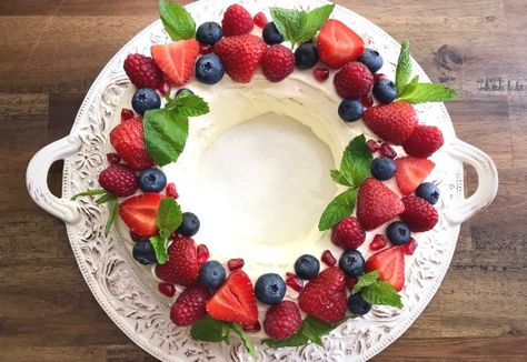 This Chocolate Ripple Cake Christmas Wreath is a festive twist on an old favourite. Perfect for Christmas get together and of course Christmas Day. Choc Ripple Christmas Wreath, Chocolate Ripple Cake Christmas, Christmas Chocolate Ripple Cake, Chocolate Ripple Wreath Cake, Chocolate Ripple Cake Ideas, Choc Ripple Cake Christmas, Christmas Cheesecake Decoration, Christmas Wreath Dessert, Australian Christmas Desserts