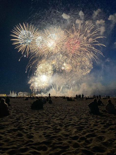 Fireworks Aesthetic Pictures, Fireworks On The Beach Aesthetic, Dunkirk Aesthetic, New Year’s Eve Aesthetics, New Year’s Eve Aesthetic, Scooba Diving, Beach New Years, Nye Aesthetic, New Years Eve Aesthetic