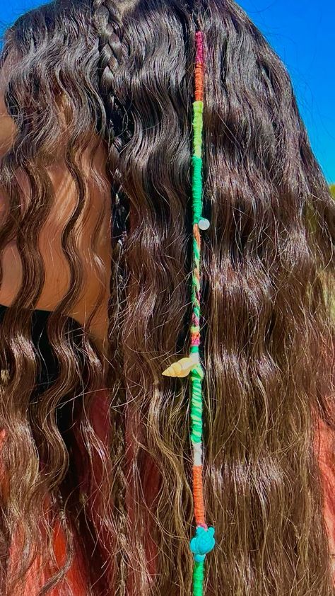 Summer Hair Wraps Aesthetic, Beach Hair Dye Ideas, Hair Wrap Inspo Summer, Summer Hair Braids With String, Beaded Hair Wrap, Hair Beads Ideas, Hair Wrap Ideas Summer, Hair Raps Ideas Summer, Hair Wraps Aesthetic