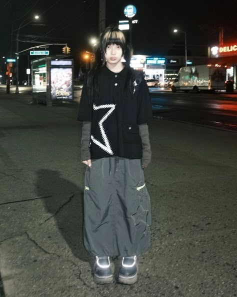 Tomboy Streetwear, Skater Fits, Baggy Clothing, Y2k Fashion Outfit, Dots Clothing, Japanese Y2k, Y2k Archive, 2000s Japanese Fashion, Acubi Fashion