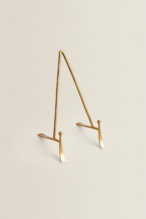 METAL STAND | ZARA United Kingdom Open Book Display, Wooden Clothes Rack, Book Display Stand, Jute Doormat, Metal Display, Luxury Office, Glass Straws, Room Box, Book Display