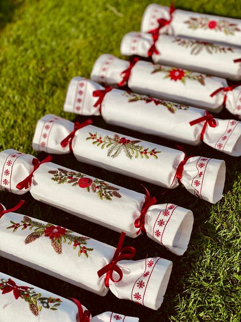 Christmas Cracker Fillers Ideas, Tinsel Christmas, Christmas Colours, Harry Potter Christmas, Embroidered Christmas, Christmas Crackers, Homemade Christmas Gifts, Santa Letter, Homemade Christmas