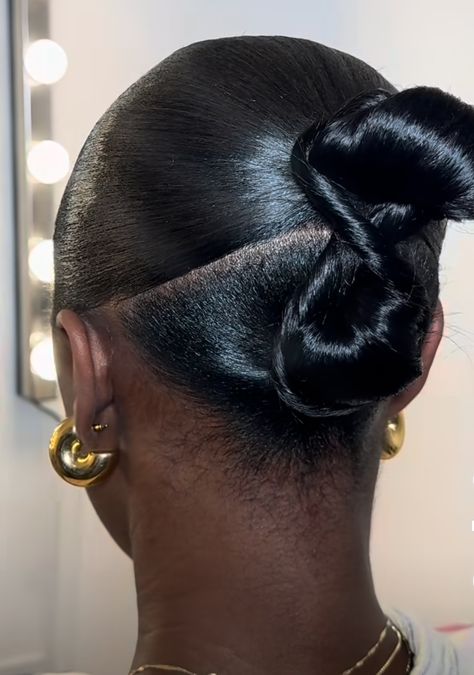 Natural Formal Hairstyles, Skunk Tail Hair, Candy Hairstyles, Cute Braids Hairstyles, Natural Bun Hairstyles, Black Hair Bun, Weave Ideas, Minimal Hair, Inspiring Hairstyles