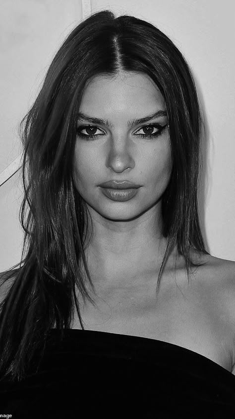 Emily Ratawosky Makeup, Emrata Aesthetic, Emily Ratawosky, Brunette Bombshell, Replica Perfume, Shooting Inspiration, Side Part Hairstyles, Make Up Inspo, Head Shots