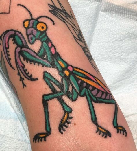 Praying Mantis Art, Praying Mantis Tattoo, Colorful Mandala Tattoo, Hallows Tattoo, Mantis Tattoo, Nc Tattoo, Insect Tattoos, Bubblegum Machine, Americana Tattoo