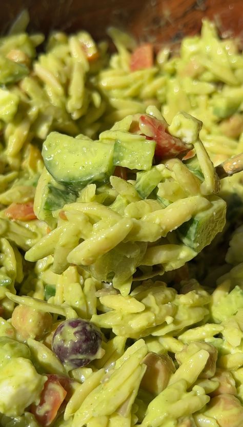 Vegan Orzo Salad with Creamy Avocado Dressing - Veggie World Recipes Vegan Orzo, Recipes With Avocado, Orzo Dishes, Creamy Avocado Dressing, Orzo Recipe, Vegan Ranch Dressing, Orzo Salad Recipes, How To Cook Orzo, Orzo Recipes