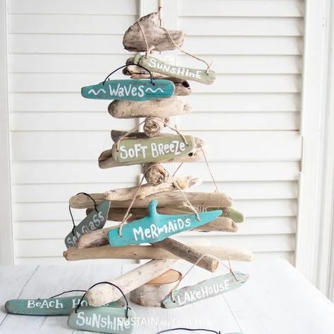 Beach Themed Crafts, Driftwood Christmas Tree, Coastal Ornament, Coastal Christmas Tree, Driftwood Diy, Coastal Christmas Decor, Driftwood Projects, Beachy Christmas, Nautical Christmas