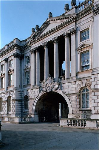 Somerset House, London  C412_21 London, Aldwych, WC2: Somerset House (Sir William Chambers, 1776-1801) Somerset House, Castle Mansion, Sir William, Neoclassical Architecture, House London, English Manor, England And Scotland, London Town, Classical Architecture