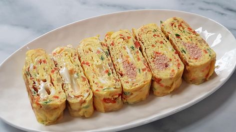 Korean-style rolled omelette (Gyeran-mari) #food #meal #foods #healthyfood #keto Korean Egg Rolls, Gyeran Mari, Rolled Omelette, Korean Egg, Crispy Rolls, Egg Omelet, Dinner Choices, Popular Side Dishes, Pickled Radishes