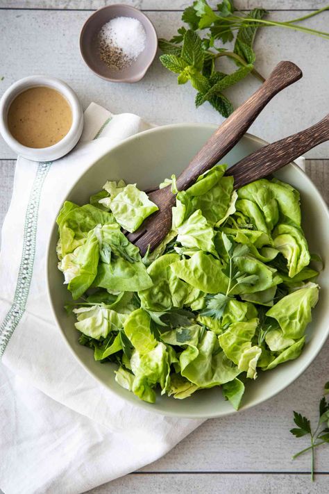 Green Salad with Fresh Herbs and Red Wine Vinaigrette Recipe Salad With Fresh Herbs, Citrus Fruit Salad, Easy Summer Side Dishes, Delicious Salad Dressings, Red Sauce Pasta, Red Wine Vinaigrette, Vinaigrette Recipe, Salad Dressing Recipes Homemade, Eat A Lot