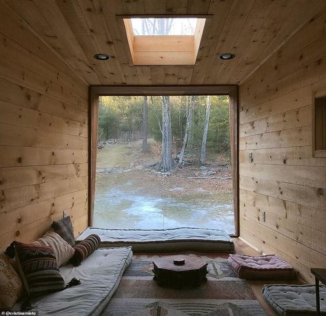 The top 10 most-liked Airbnb pictures on Instagram Tiny House Ideas Cottages, Tiny House Storage, Apartment View, Swimming Pond, Modern Tiny House, Tiny House Interior, Family Room Decorating, Cabin In The Woods, Cabin Life