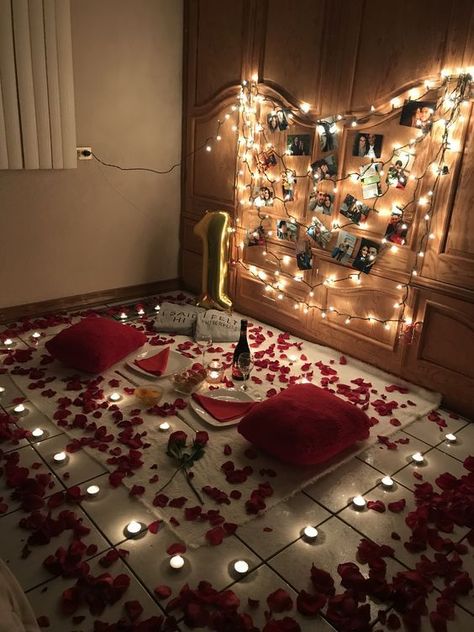 1 Year Anniversary Decoration Ideas At Home, Romantic Living Room Date Night Ideas, At Home Candle Light Dinner, Terrace Date Night Ideas, Candle Light Dinner At Home Ideas, Romantic Set Up For Boyfriend, Surprise Date Night For Him, Romantic Surprise For Girlfriend, Romantic Surprise At Home