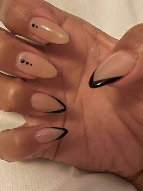 Black Dot Nail Design, Almond Nails Dot Design, Nail Dotting Designs, Black Dots Nails, Nude Nails With Black Design, Black Dot Nails, Black Almond Nails, Dot Nail Designs, Dots Nails