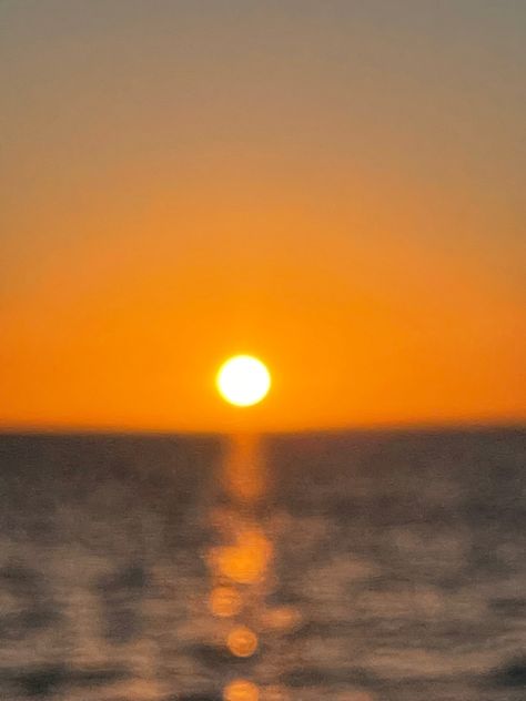 Beach Blurry Aesthetic, Blurry Sunset, Beachy Wallpaper, Sunset Pretty, Faro Portugal, Sun Aesthetic, Pretty Photography, Sun Sky, Boat Trip