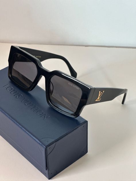 Louis Vuitton Sunglasses Women, Stylish Sunglasses Women, Expensive Sunglasses, Sales Increase, Fancy Glasses, Luxury Glasses, Celebrity Casual Outfits, Trendy Glasses, Louis Vuitton Sunglasses