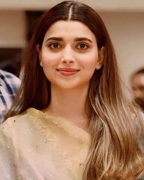 Dp Pic, Nimrat Khaira, Womens Trendy Dresses, Cool Hairstyles For Men, Trendy Dresses, Mens Hairstyles, Cool Hairstyles, Dj, Blonde