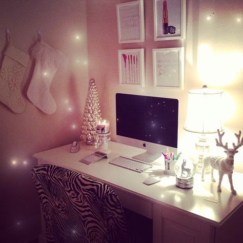 2014 Room, 2014 Aesthetic, Tumblr Bedroom, Visual Archive, Pink Tumblr Aesthetic, Tumblr Rooms, Girly Room, Desk Ideas, Pink Room