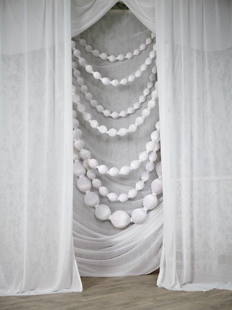 Pearl Backdrop Ideas, Pearl Photo Backdrop, Pearl Event Decor, Balloon Pearl Strands, Pearl Themed Party Decor, Pearl Birthday Theme, Pearl Balloon Garland, Pearl Bridal Shower Theme, Pearls Backdrop