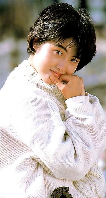 Yōko Oginome (荻野目 洋子, born December 10, 1968 in Kashiwa, Japan), real name Yōko Tsujino (辻野 洋子), is a former pop idol, actress and voice actress, who gained popularity in the mid-80s. Her acting career really started in 1986 with starring roles in programs such as the TBS drama Early Spring Story (早春物語, Sōshun Monogatari), the 1987 TBS series Cheers to the Baby! (赤ちゃんに乾杯！, Akachan ni Kanpai!), and the 1989 Fuji TV drama Please Don't Worry! (こまらせないで!, Komarasenai de!). Acting Career, Pop Idol, Tv Drama, Early Spring, Pop Star, Beauty Women, The Voice, Acting, Actresses