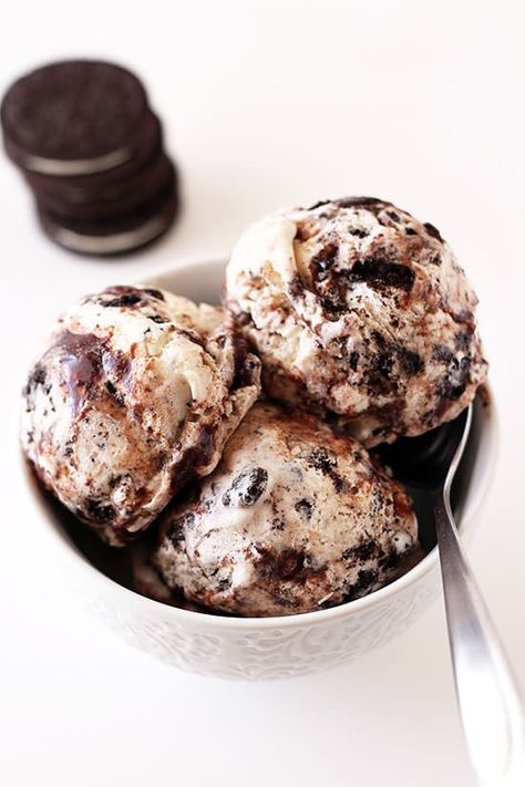 Cookies and Cream Fudge Swirl Ice Cream - Handle the Heat Fudge Swirl Ice Cream, Cookies And Cream Fudge, Swirl Ice Cream, Cream Fudge, Fudge Ice Cream, Desserts Ideas, Handle The Heat, Ice Cream Maker Recipes, Homemade Vanilla Ice Cream