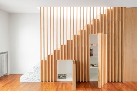 atelier ORA / Projects / Gambara Internal Staircase, Paradise Aesthetic, تحت الدرج, Barn Loft, Stairway Lighting, Stairs Design Interior, House Staircase, Staircase Storage, Chalet Design