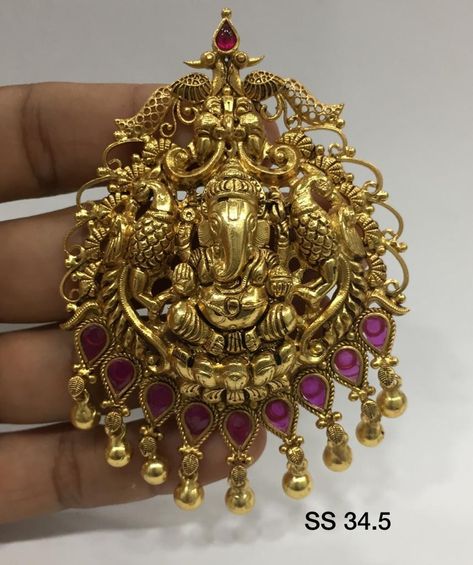 Lockets Gold Indian, Lockets Gold, Gold Haram, Locket Gold, Lakshmi Devi, Locket Design, New Gold Jewellery Designs, Diamond Pendants Designs, Beetroot Powder