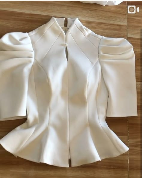 Spring Blouses 2024, Designer Tops For Women Classy, Elegant Tops Classy, Sunday Top Design, Mizo Sunday Dress Design, Mizo Sunday Dress, Sunday Dress Design, Sunday Top, Detail Couture