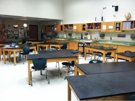 Ms. Milleson's 7th Grade Blog: My Classroom: Where Science & Math Meet! Classroom Table Arrangement, Classroom Seating Arrangements, Math Meeting, Classroom Decor Middle, Middle School Classroom Decor, Classroom Arrangement, Science Room, Physics Classroom, Classroom Decor High School