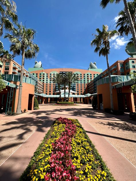 For a deluxe stay on a moderate budget take a serious look at a Swan or Dolphin Resort room and ticket package. While these deluxe hotels are not Disney-operated, they are in the middle of (and within walking distance to) Hollywood Studios and EPCOT! Many of the perks of staying on Disney property come with a stay at the Swan & Dolphin too! #swanandolphinhotels #disneyresorts #swananddolphin #disneytips #disneyhotels #disneybudget #disneytravelplanner #disneylife #disneygram #disneytrip #dis... Resort Room, Disney On A Budget, Disney Trip Planning, Disney Hotels, Disney Resorts, Disney Tips, Disney Life, Hollywood Studios, Disney Trips