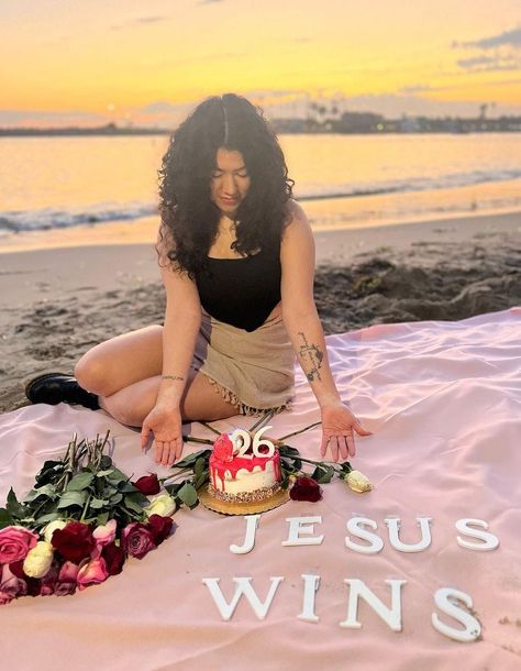 Christian Birthday Photoshoot Ideas, Christian Photoshoot Ideas, Beach Birthday Photoshoot, Christian Photoshoot, Picnic Photo Shoot, Christian Birthday, Birthday Pics, 21st Birthday Photoshoot, Jesus Birthday