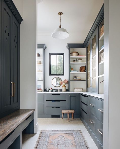 Stoffer Photography Interiors on Instagram: “I’ll take the pantry/mudroom combo for five please. 🙋‍♀️ Shot for @katemarkerinteriors” Kate Marker Interiors, Carved Wooden Bowl, Amber Interiors, Luxe Interiors, Butler's Pantry, Pantry Design, Farmhouse Style House, Cabinet Colors, Kitchen Pantry