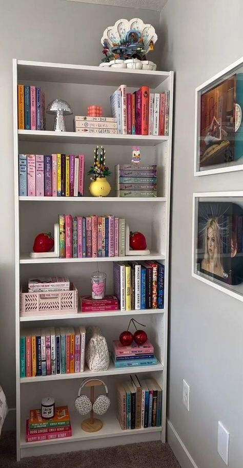 Book Corner Ideas Bedroom, Bookshelf Inspo, Bookshelf Inspiration, Girly Room, Partition Design, Cozy Room Decor, Room Partition, Apartment Decor Inspiration, Room Makeover Bedroom