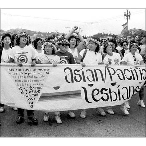 nice Sapphic Photography, San Francisco Pride Parade, Lavender Menace, Vintage Lesbian, Gay History, Lgbt History, Protest Signs, Gay Memes, Riot Grrrl