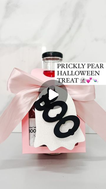 Shelby Parks on Instagram: "How cute are these?!   I made these cute little pink Halloween treats last year and they were SUCH a hit!   I made them as cute little cocktail kits but you could easily skip the alcohol altogether   These are great favors for Halloween parties, You’ve Been Boozed neighbor treats, etc.   *Comment SUPPLIES for everything I used to put them together!   #halloween #youvebeenbooed #youvebeenboozed #halloweentreats #spooky #spookyseason" Adult Halloween Favors, Mini Drink Gift Ideas, Halloween Favors For Adults, Halloween Party Favors For Adults, Adult Halloween Party Favors, Diy Drink Gifts, Bugs And Kisses, You've Been Boozed, Halloween Alcohol