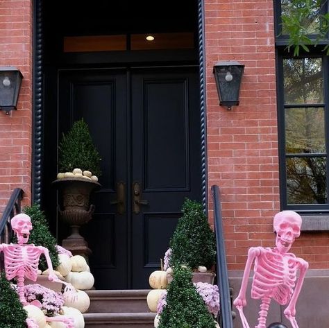 NYC Tourism on Instagram: "Walking by the ghostly beauty of NYC's Halloween decorations. 🏙️👻⁠ ⁠ 📷️: @bohemianinnewyork⁠ ⁠ Pictured: A chic, monochromatic Halloween stoop display in West Village." Halloween Stoop, Jeepers Creepers, West Village, Walking By, Creepers, Holidays Halloween, Halloween Decorations, Tourism, Walking