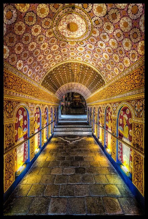 Golden Temple Aesthetic, Golden Temple Inside, Golden Temple Night View, Gate Of India Photo, Ancient Indian Palace Aesthetic, Sri Lanka Holidays, Kandy, Sri Lanka Travel, Bhutan