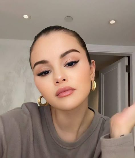 Selena Gomez Eyes, Selena Gomez Makeup, Doll Eye Makeup, Selena Gomez Photos, Eye Makeup Pictures, Glamour Makeup, Soft Makeup, Celebrity Makeup, Wedding Hair And Makeup