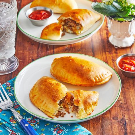 Mini Calzones Recipes, Easy Calzones, Mini Calzones, Frozen Dinner Rolls, Frozen Rolls, Homemade Pizza Crust, Pizza Pockets, Frozen Dinners, Dinner Rolls