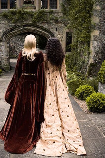 «♛☾Pinterest: weareallqueens ☽♛» Richard Jenkins Photography, Tudor Court, Richard Jenkins, Queen Of Shadows, Old Castle, Medieval Aesthetic, Throne Of Glass Series, Medieval Clothing, Medieval Dress