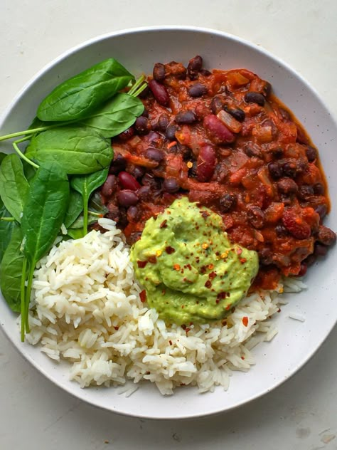 Chilli Recipe Vegetarian, Vegan Chilli, Cheap Vegan Meals, Spinach Rice, Bean Chilli, Chef Dinner, Chili Recipe Crockpot, Chilli Recipes, Chili Recipe Easy