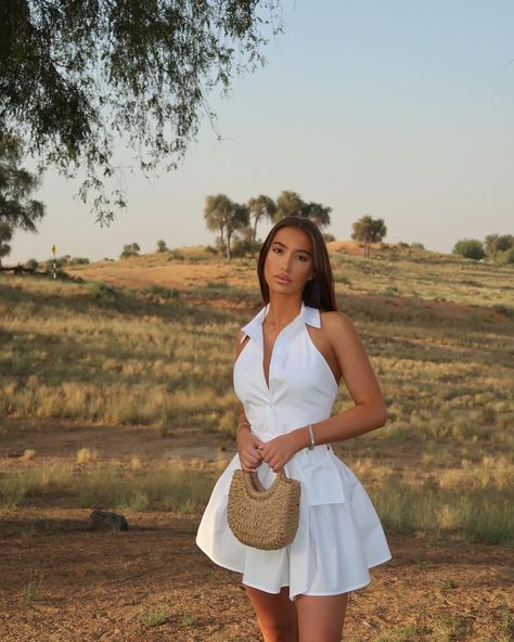 🕊️ Baecation Ideas, Rich Girl Aesthetic Outfit, Winery Outfit Summer, Chic Feminine Style, Feminine Black Women, Cafe Dress, Soft Feminine Outfits, Sundress Outfit, White Summer Outfits