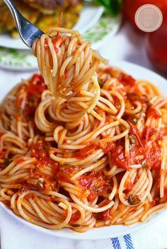 Pasta Pomodoro - Iowa Girl Eats Fresh Tomato Sauce Recipe, Pasta Pomodoro, Fresh Tomato Sauce, Iowa Girl Eats, Easy Pasta Dishes, Red Sauce, Spaghetti Recipes, Pasta Dish, Meatless Meals