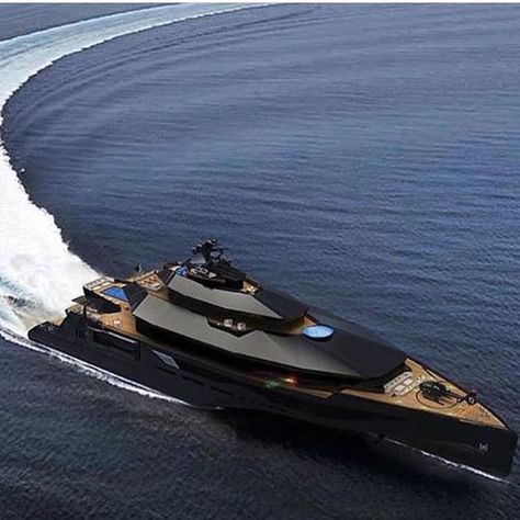 65 Luxury Yachts To Feel In Love With Yacht Luxury, Black Boat, Mega Yacht, Мотоциклы Cafe Racers, Cool Boats, Yacht Life, Jetski, Boats Luxury, Yacht Boat