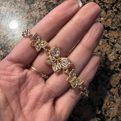 High Quality Butterfly Gold Cited Bracelet Brand New Never Used, Size About 7 Inches, Comes Wrapped In A Gift Box Gold Jewelry Latina, Y2k Gold Jewelry, Quinceanera Bracelet, Hispanic Jewelry, Quinceanera Jewelry, Xoxo Jewelry, Girly Bracelets, Dope Jewelry Accessories, Jewelry Butterfly