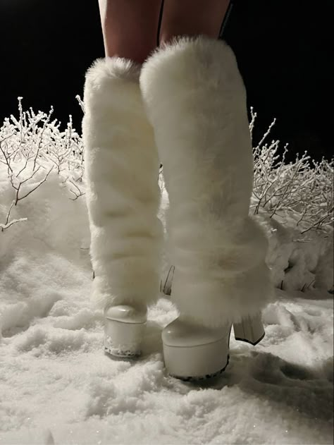 Fur Leg Warmers, Fluffy Boots, Pretty Heels, Dr Shoes, Boot Toppers, Cute Shoes Heels, Winter Leggings, Fancy Shoes, Cute Heels