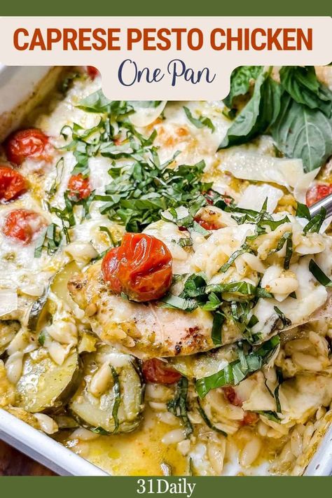 This one-pan Caprese Pesto Chicken Orzo is delicious and simple to make any time you're craving Mediterranean flavors. It's oh-so-simple, easy to clean up with one pan, and ready in a little more than 30 minutes. It's weeknight dinner heaven! Orzo Dinner Recipes, Orzo Dinner, Healthy Pesto, Caprese Pasta Salad, Calorie Workout, Heritage Recipes, Caprese Pasta, Chicken Slow Cooker, Eat Vegetables