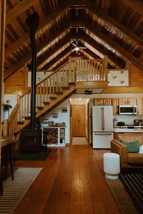 Rustic Cabin Interior, Cabin Homes Interior, Modern Cabin Interior, Small Barn House, A Frame Houses, Farm Style House, Cedar Hot Tub, Cabin Loft, Log Cabin Interior