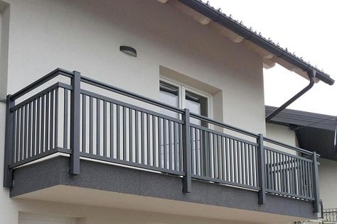 Railing Balkon Minimalis, Terrace Railing Design, Modern Balcony Railing, Exterior Balcony Design, Balcony Railing Design Modern, Terrace Railings, Stairs Railing Design, Reling Design, Iron Railings Outdoor